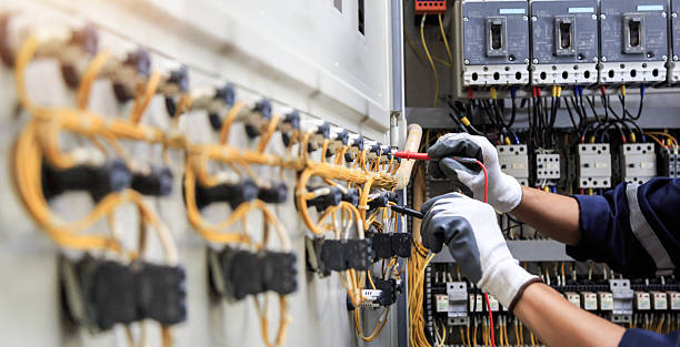 Professional Electrician technician working in Mayfield Heights, OH